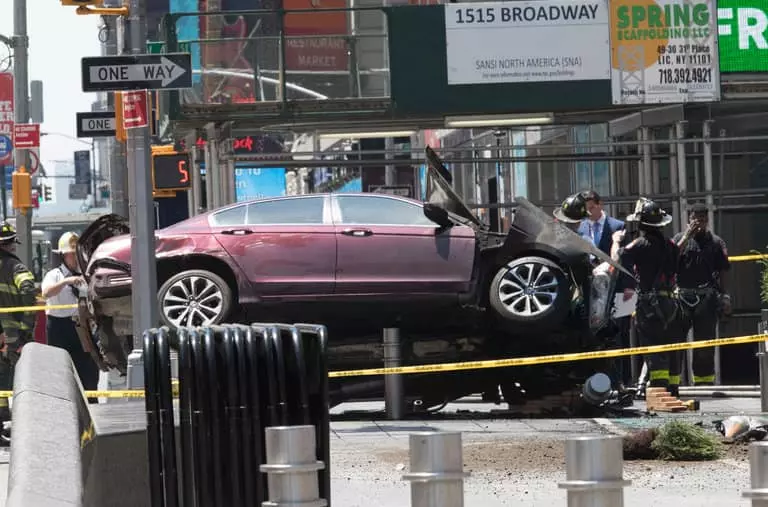 <사진>타임스스퀘어서 차량돌진…1명 사망·20여명 부상