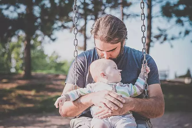 산후우울증 첫 아빠 된 남성 10명 중 1명  겪는다