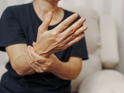 파킨슨병, 진단 20년 전부터 시작되는 4가지 신호들 ‘주의’