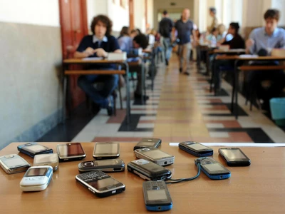 수업 중 휴대전화 금지 고교 확대 ‘순항’