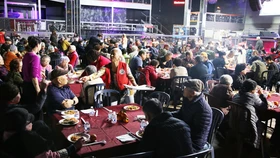 한인회 '설날 떡국잔치' 북적북적