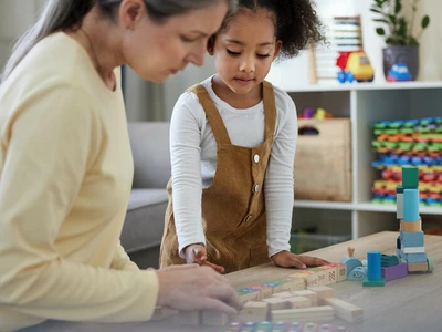 자폐증 예방 가능?… “임신 전후 1,300일이 중요” 주장 제기
