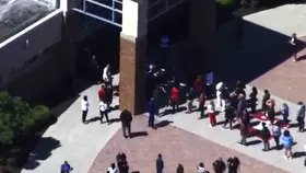 캅 고교생 총기 들고 등교…학교 ‘발칵’