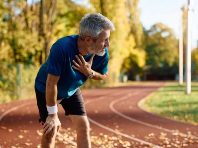 운동할 때 가슴이 꽉 조이듯 아프다면… 협심증 의심을